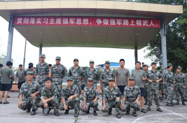 保衛(wèi)祖國(guó)的戰(zhàn)斗隊(duì)，建設(shè)祖國(guó)的排頭兵